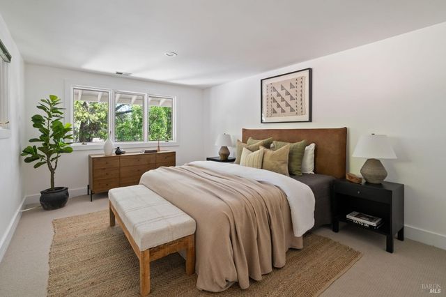 17 Madrone Ave, Woodacre, CA 94973