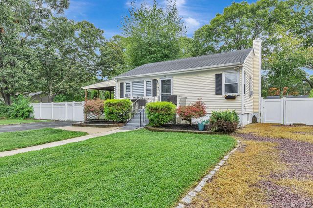 12 Dover Avenue, Mastic, NY 11950