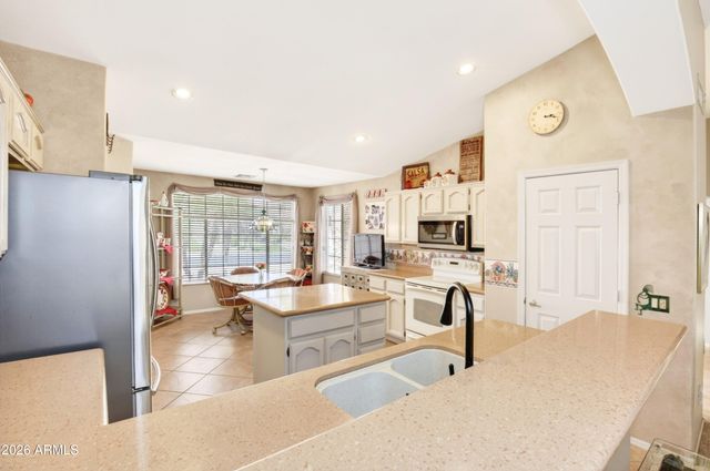 9043 E COOPERS HAWK Drive, Sun Lakes, AZ 85248