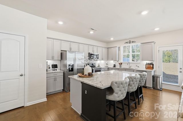 3039 Glenn Hope Way, Matthews, NC 28104