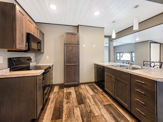 105 W Main Street W, Osakis, MN 56360