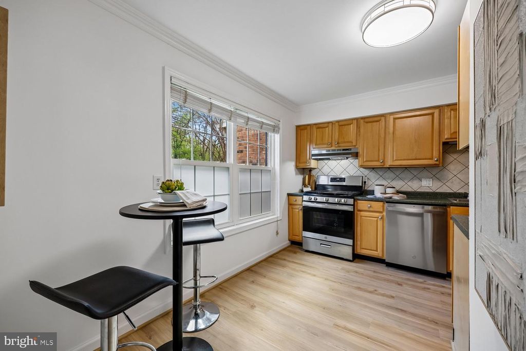 Image 10 of property listing at 780 PRINCETON PL #1-780, Rockville, MD 20850
