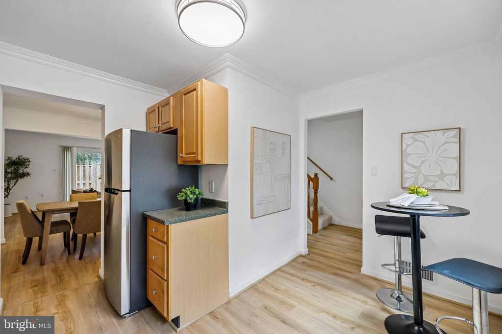 Image 11 of property listing at 780 PRINCETON PL #1-780, Rockville, MD 20850