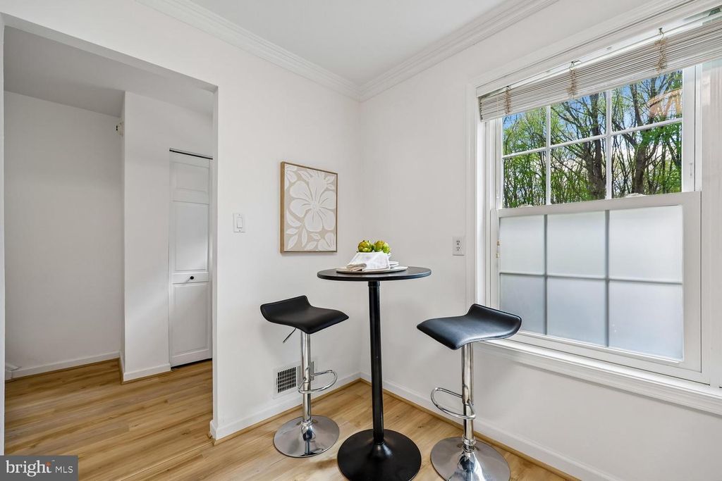 Image 12 of property listing at 780 PRINCETON PL #1-780, Rockville, MD 20850