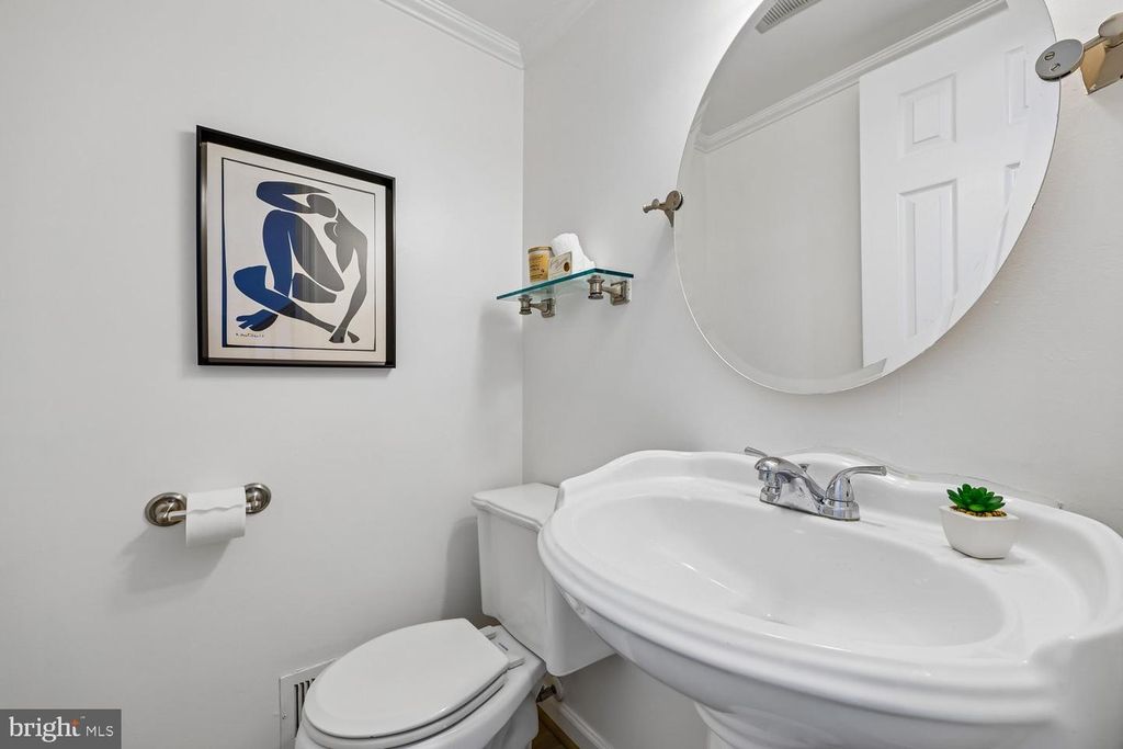 Image 15 of property listing at 780 PRINCETON PL #1-780, Rockville, MD 20850