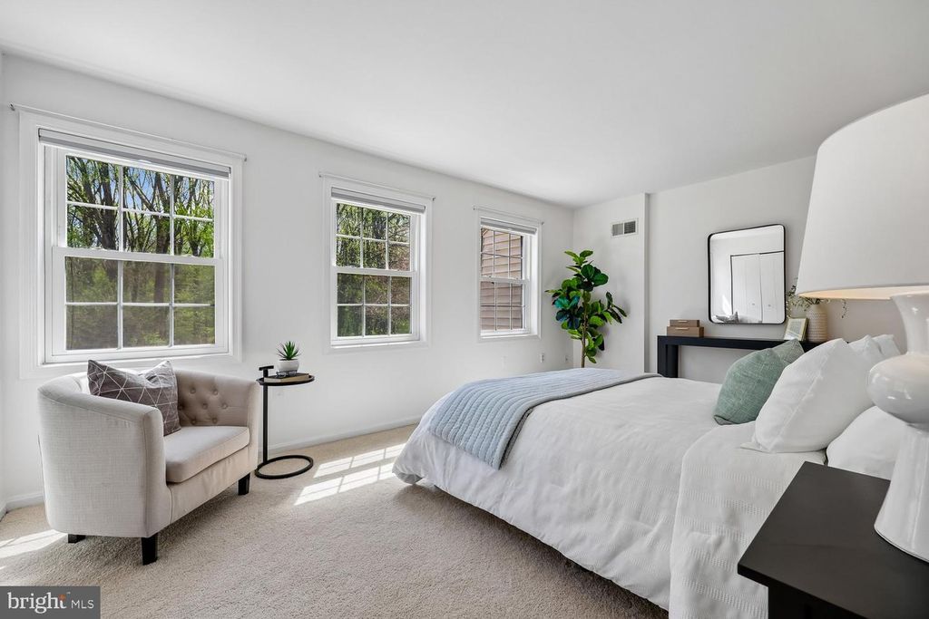 Image 17 of property listing at 780 PRINCETON PL #1-780, Rockville, MD 20850