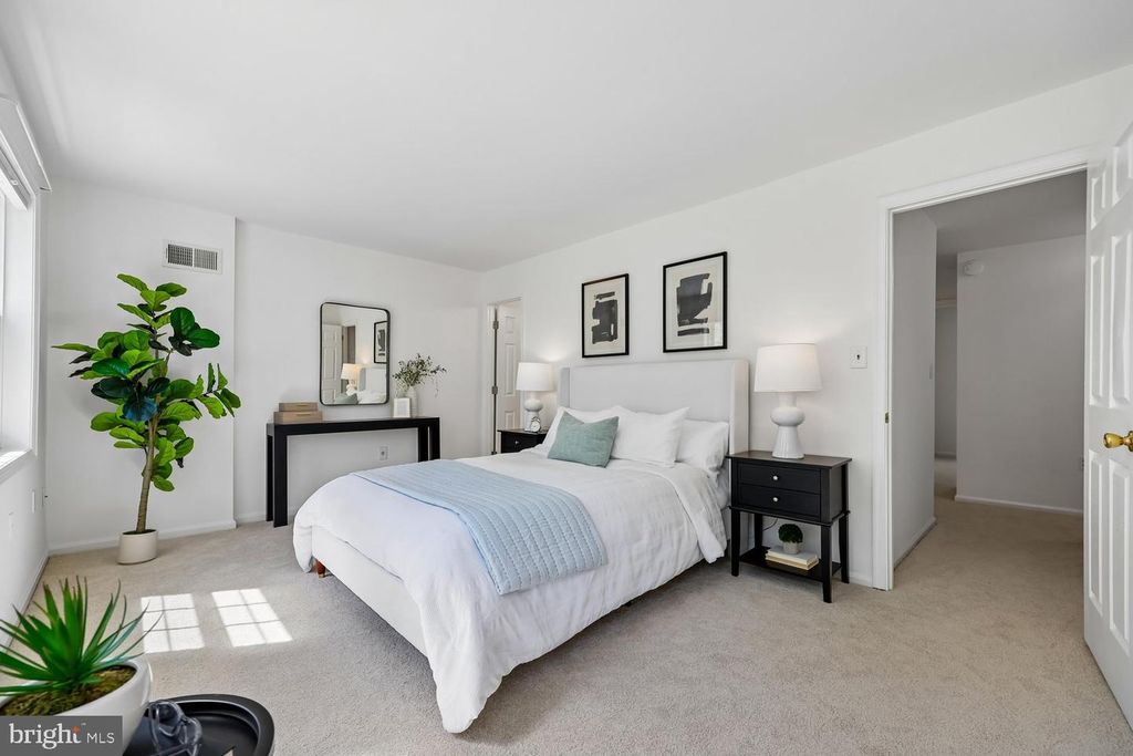 Image 18 of property listing at 780 PRINCETON PL #1-780, Rockville, MD 20850