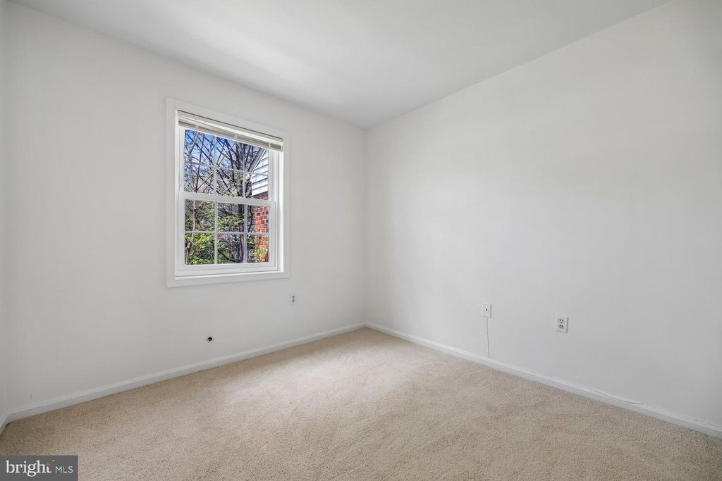 Image 21 of property listing at 780 PRINCETON PL #1-780, Rockville, MD 20850