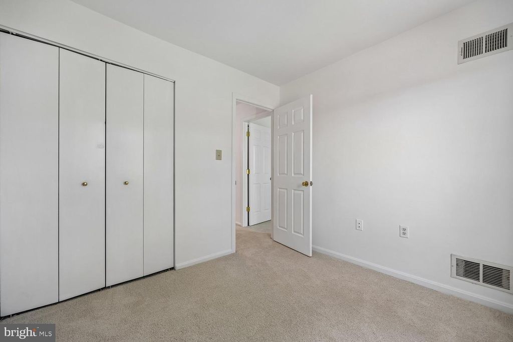 Image 22 of property listing at 780 PRINCETON PL #1-780, Rockville, MD 20850