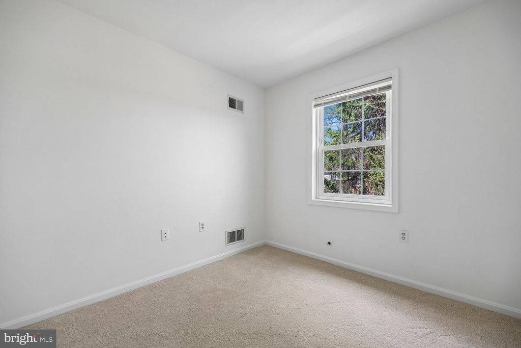 Image 23 of property listing at 780 PRINCETON PL #1-780, Rockville, MD 20850