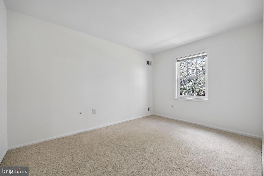 Image 26 of property listing at 780 PRINCETON PL #1-780, Rockville, MD 20850