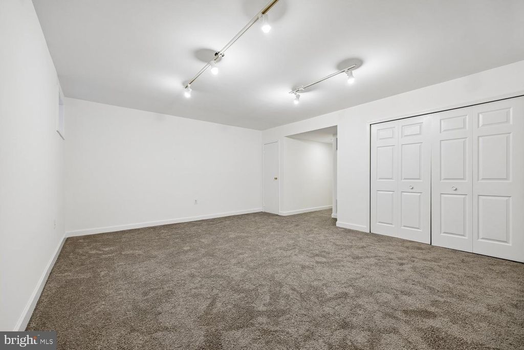 Image 28 of property listing at 780 PRINCETON PL #1-780, Rockville, MD 20850