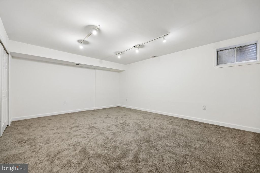Image 29 of property listing at 780 PRINCETON PL #1-780, Rockville, MD 20850