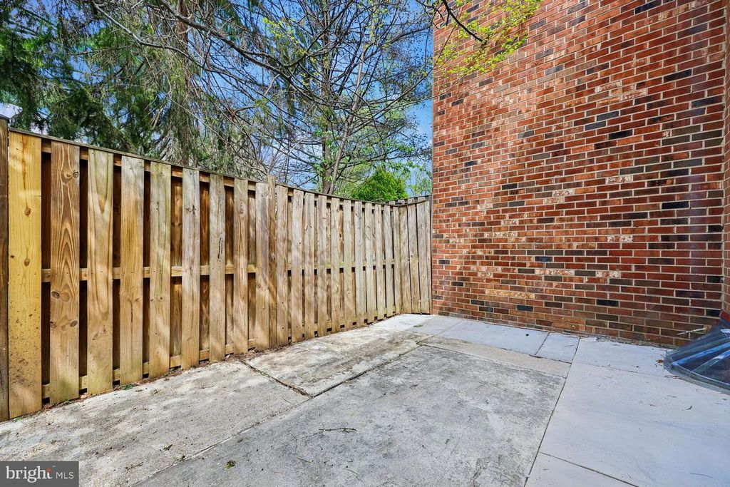 Image 32 of property listing at 780 PRINCETON PL #1-780, Rockville, MD 20850