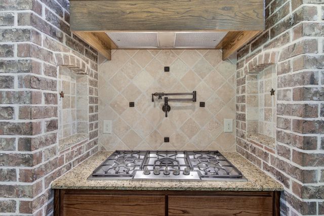 3908 Chapel Court, Double Oak, TX 75028