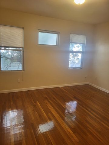 25 Fressenden 2, Boston, MA 02126