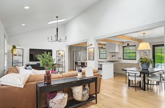 4912 Trousdale Dr, Nashville, TN 37220