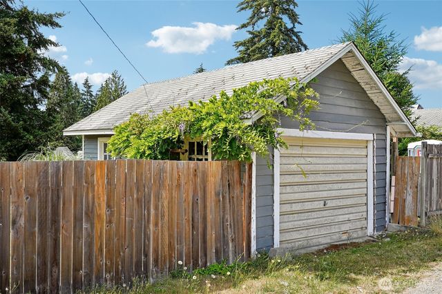 811 S 88th Street, Tacoma, WA 98444