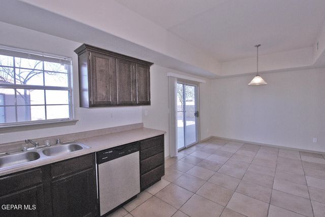 516 Cactus Crossing Drive, Horizon City, TX 79928