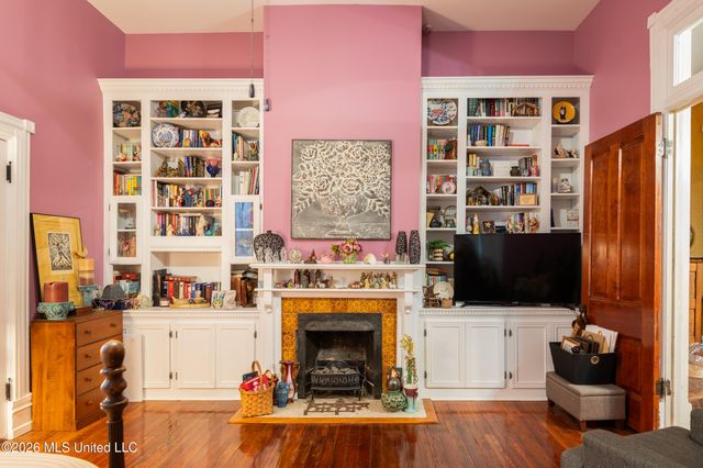 200 Saint Charles Avenue, Natchez, MS 39120