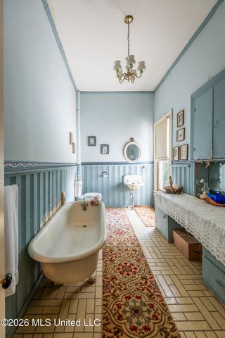 200 Saint Charles Avenue, Natchez, MS 39120