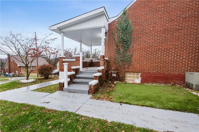 117 Clay Dr, Penn Hills, PA 15235