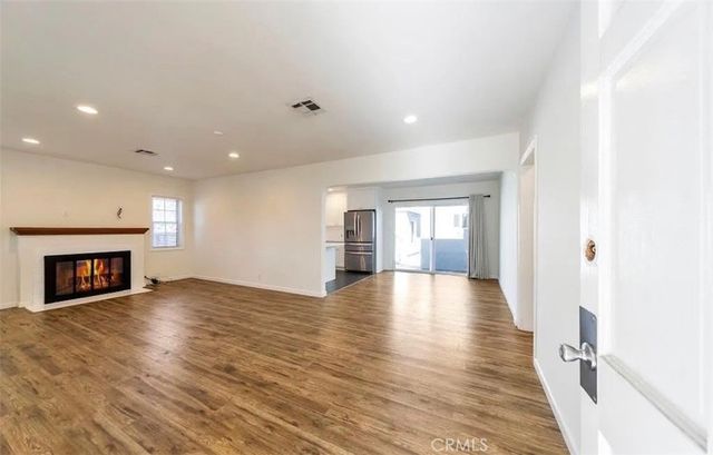 11613 Haynes Street, North Hollywood, CA 91606