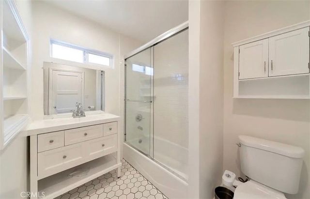 11613 Haynes Street, North Hollywood, CA 91606