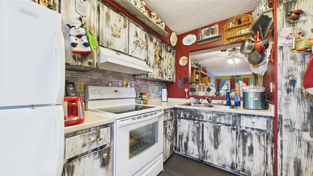 11117 PEMBRIDGE COURT 2, Port Richey, FL 34668