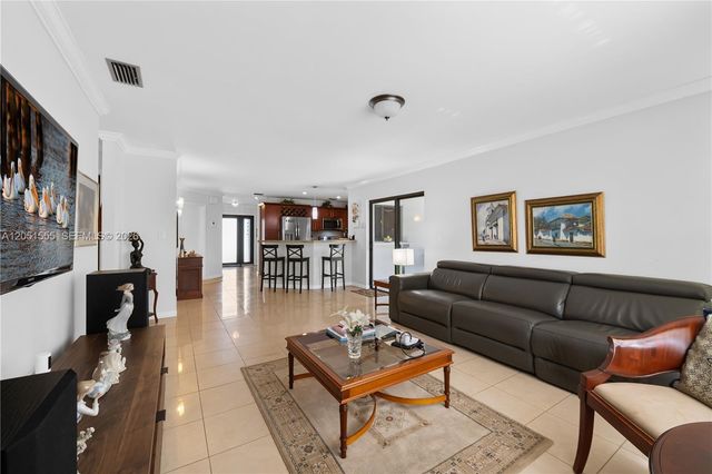 5741 W Waterford Drive, Davie, FL 33331