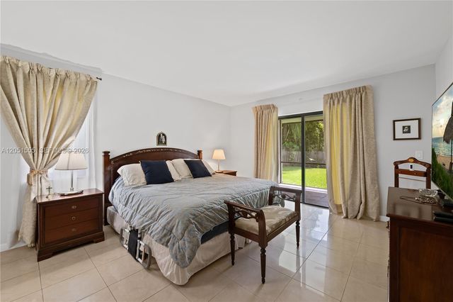 5741 W Waterford Drive, Davie, FL 33331