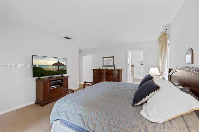 5741 W Waterford Drive, Davie, FL 33331