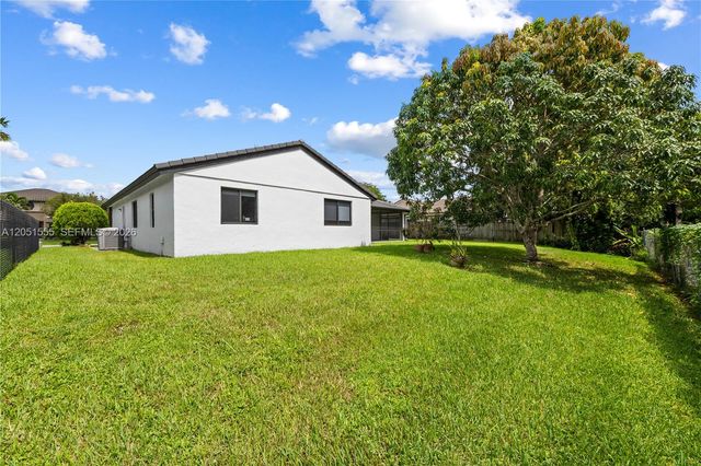 5741 W Waterford Drive, Davie, FL 33331