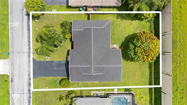 5741 W Waterford Drive, Davie, FL 33331