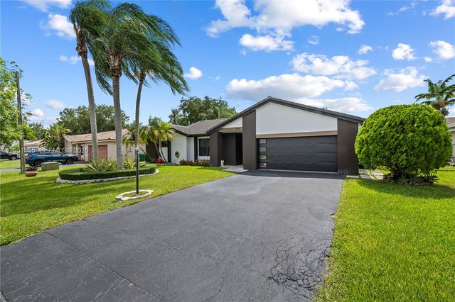 5741 W Waterford Drive, Davie, FL 33331
