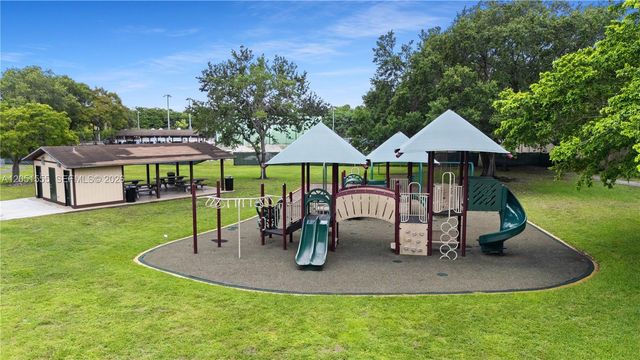 5741 W Waterford Drive, Davie, FL 33331