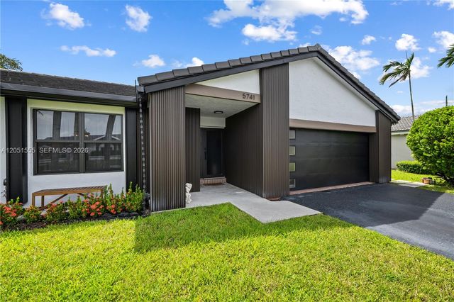5741 W Waterford Drive, Davie, FL 33331