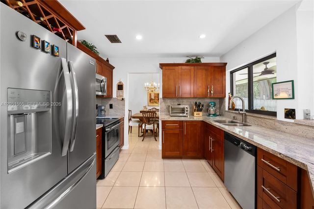5741 W Waterford Drive, Davie, FL 33331