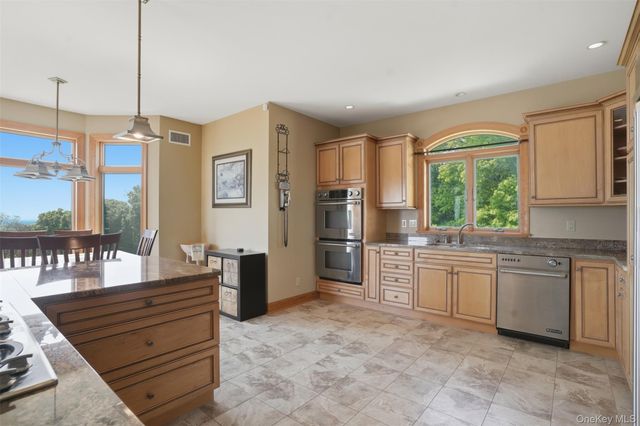 4 Rachel Court, Bloomingburg, NY 12721