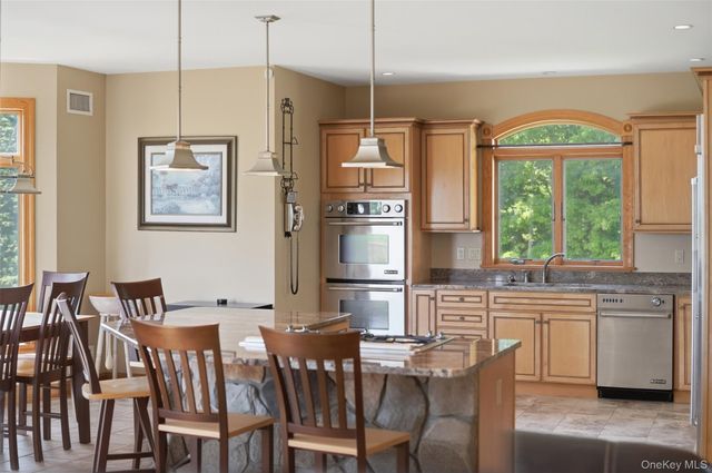 4 Rachel Court, Bloomingburg, NY 12721