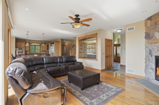 4 Rachel Court, Bloomingburg, NY 12721