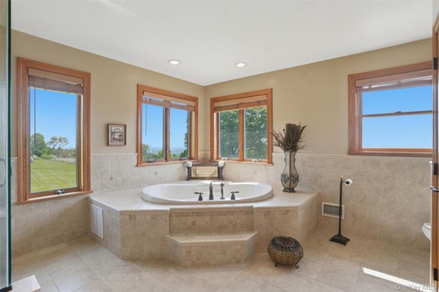4 Rachel Court, Bloomingburg, NY 12721