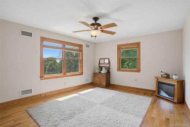4 Rachel Court, Bloomingburg, NY 12721