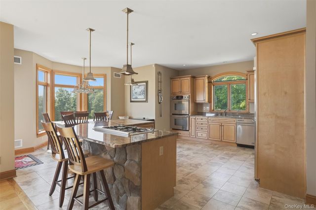 4 Rachel Court, Bloomingburg, NY 12721