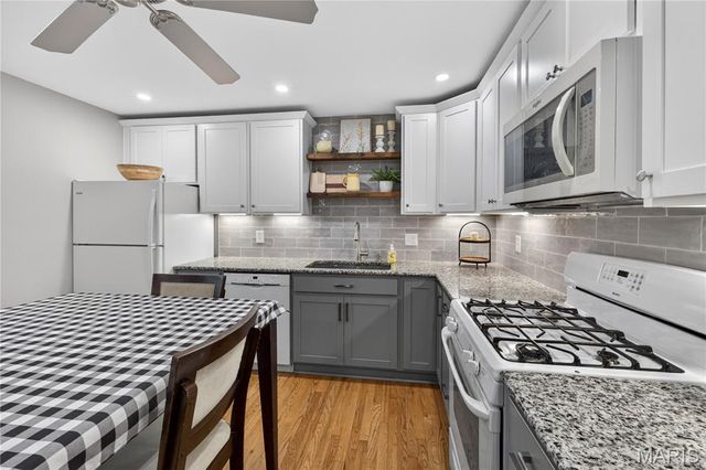 2847 Laurel View Lane, Maryland Heights, MO 63043