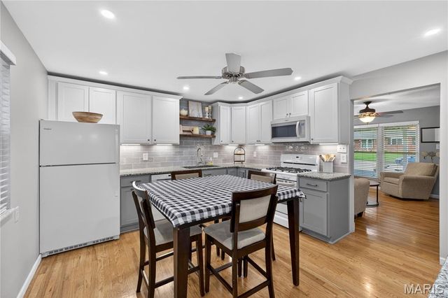 2847 Laurel View Lane, Maryland Heights, MO 63043