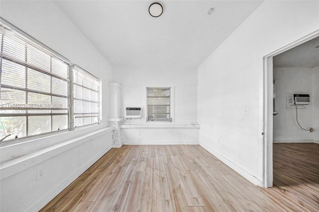 1342 NW 1st St, Miami, FL 33125