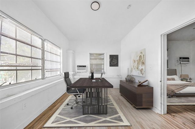 1342 NW 1st St, Miami, FL 33125