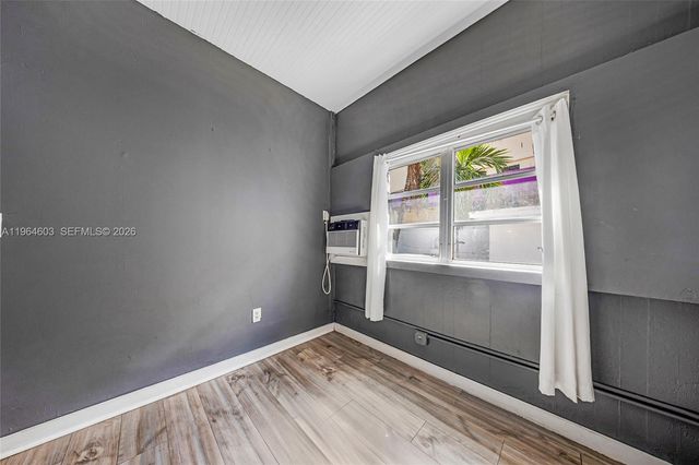 1342 NW 1st St, Miami, FL 33125