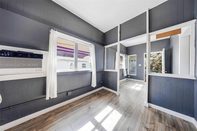 1342 NW 1st St, Miami, FL 33125